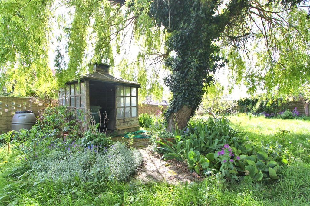 Property photo 2 of 21