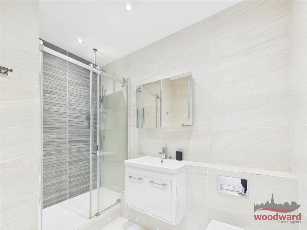 Property photo 3 of 14 Cam05267G0-Pr0277-Still003.Jpg