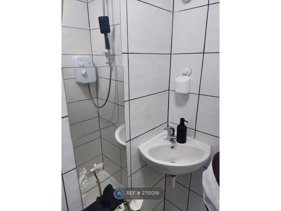 Property photo 2 of 5 Bathroom