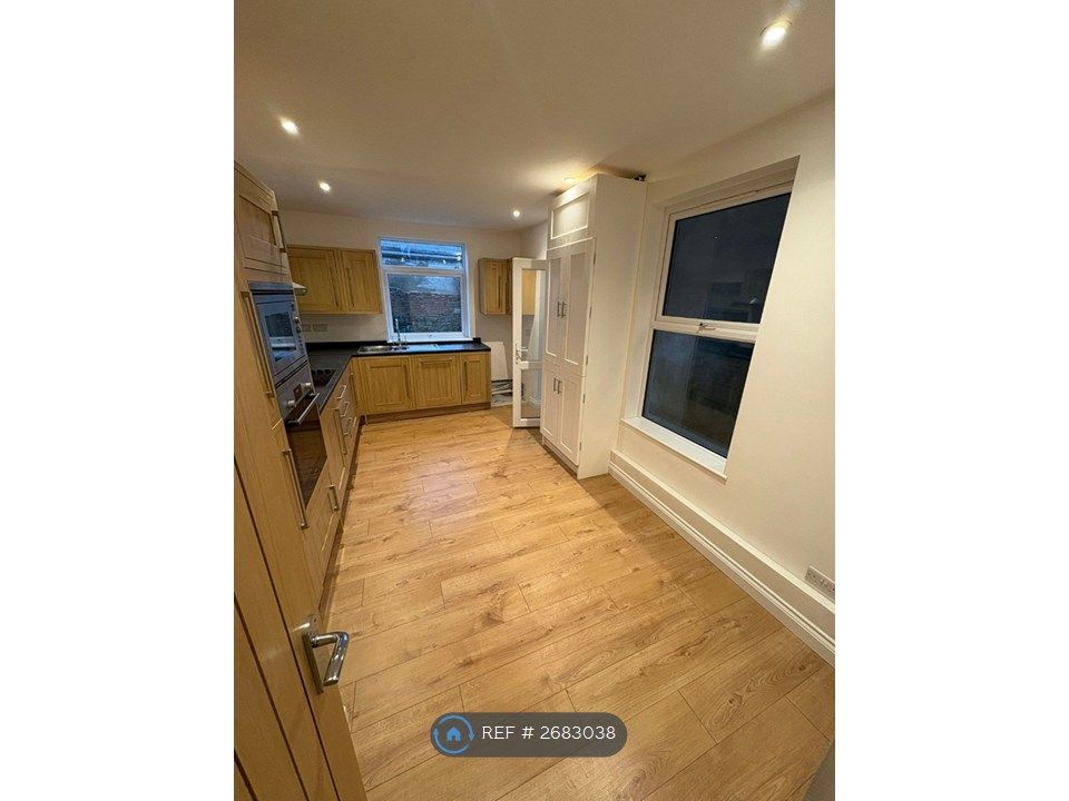 Property photo 3 of 21 Kitchen