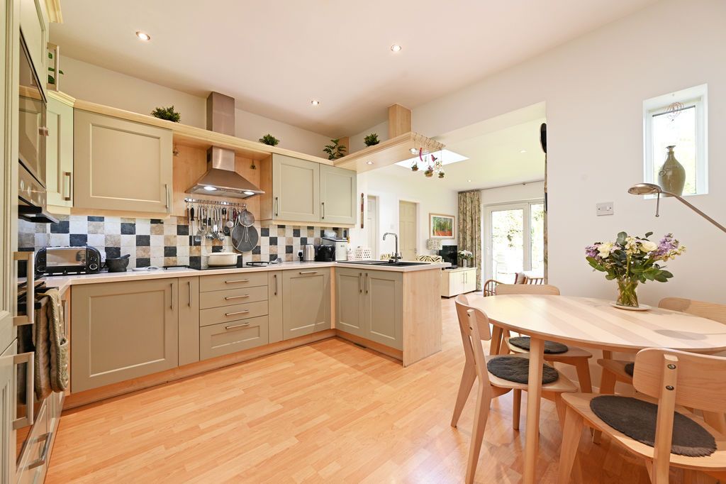 Property photo 2 of 40 Dining Kitchen