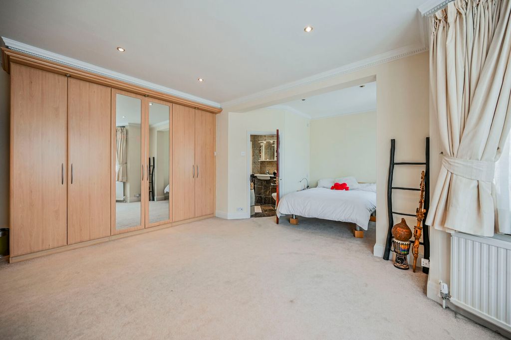 Property photo 2 of 45