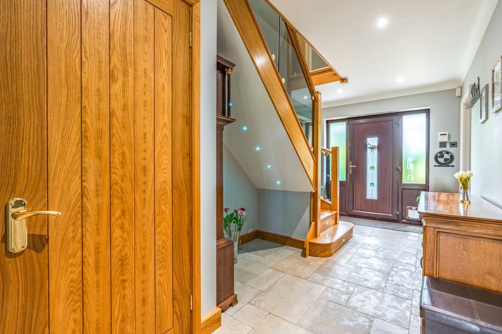 Property photo 3 of 46