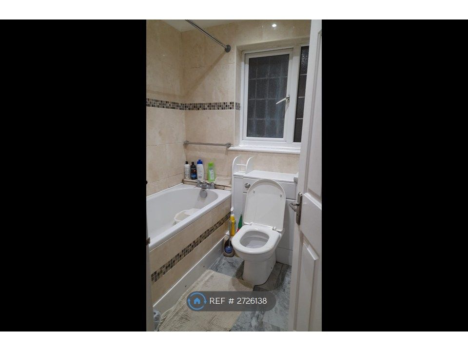 Property photo 2 of 10 Upstairs Bathroom