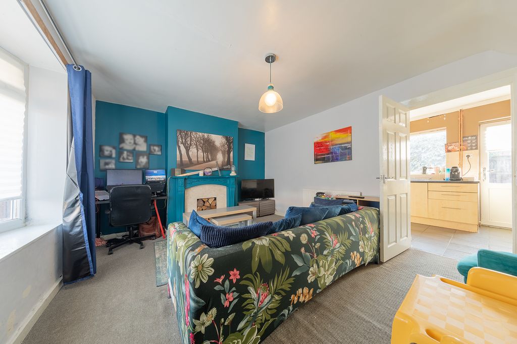 Property photo 2 of 24