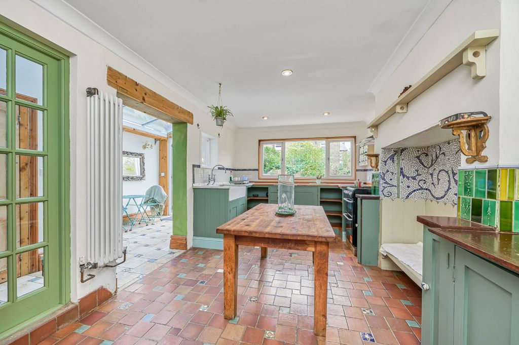 Property photo 3 of 27 Kitchen