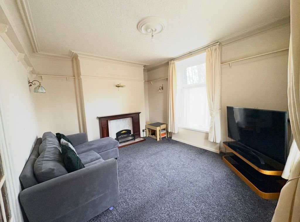 Property photo 3 of 26 Lounge