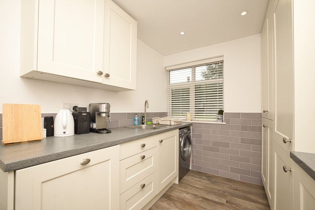 Property photo 3 of 8 Picture 3