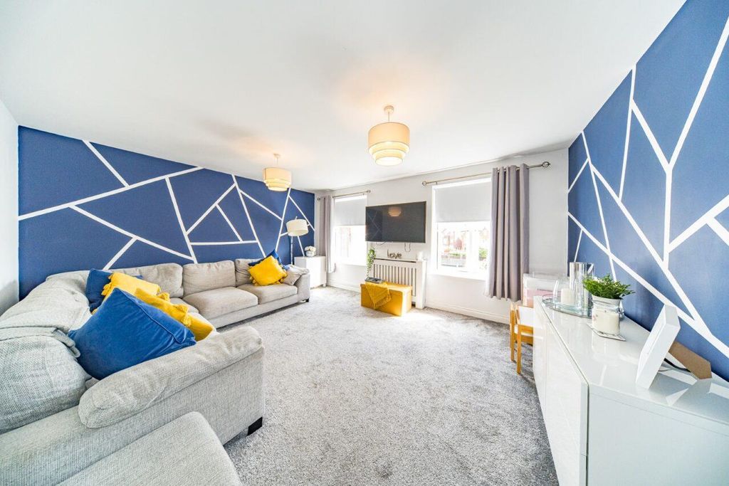Property photo 2 of 18 19 Sandfield Crescent Lounge.Jpg