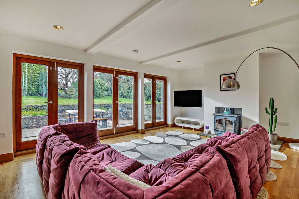 Property photo 2 of 41