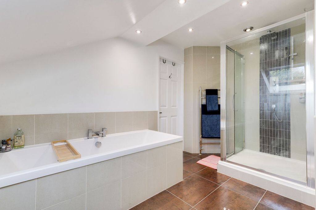 Property photo 3 of 34