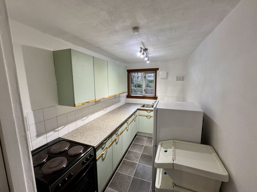 Property photo 3 of 6 Kitchen