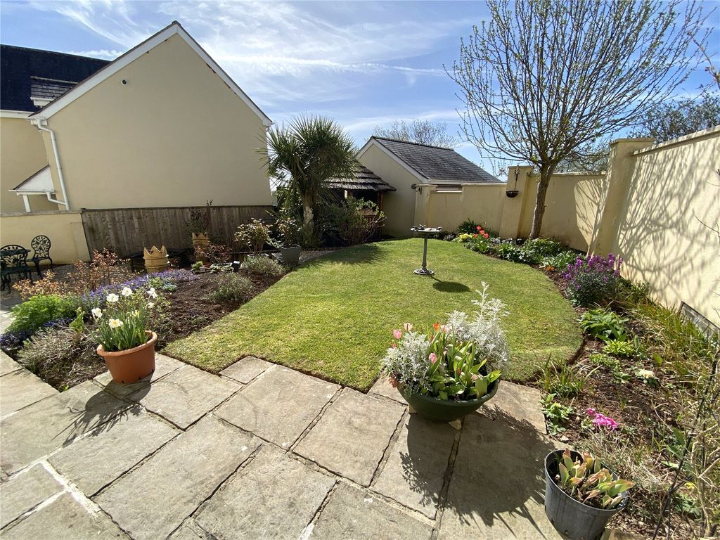 Property photo 2 of 18 Garden