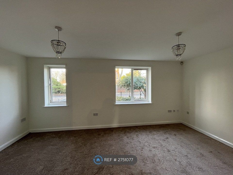 Property photo 3 of 11 Livingroom