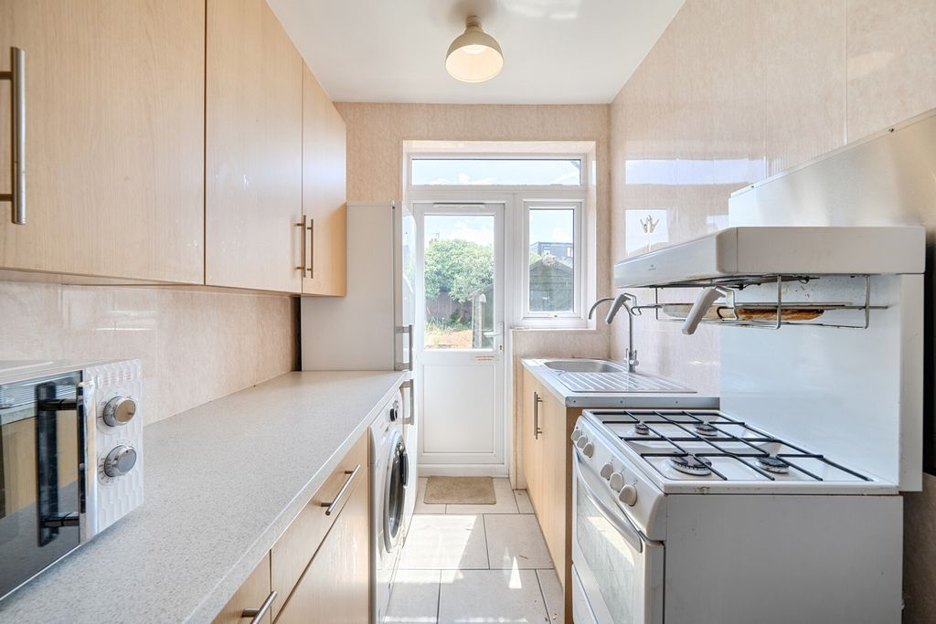 Property photo 3 of 13 1485903-4-6A43Bed...