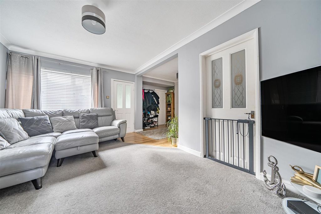 Property photo 3 of 19 Living Room