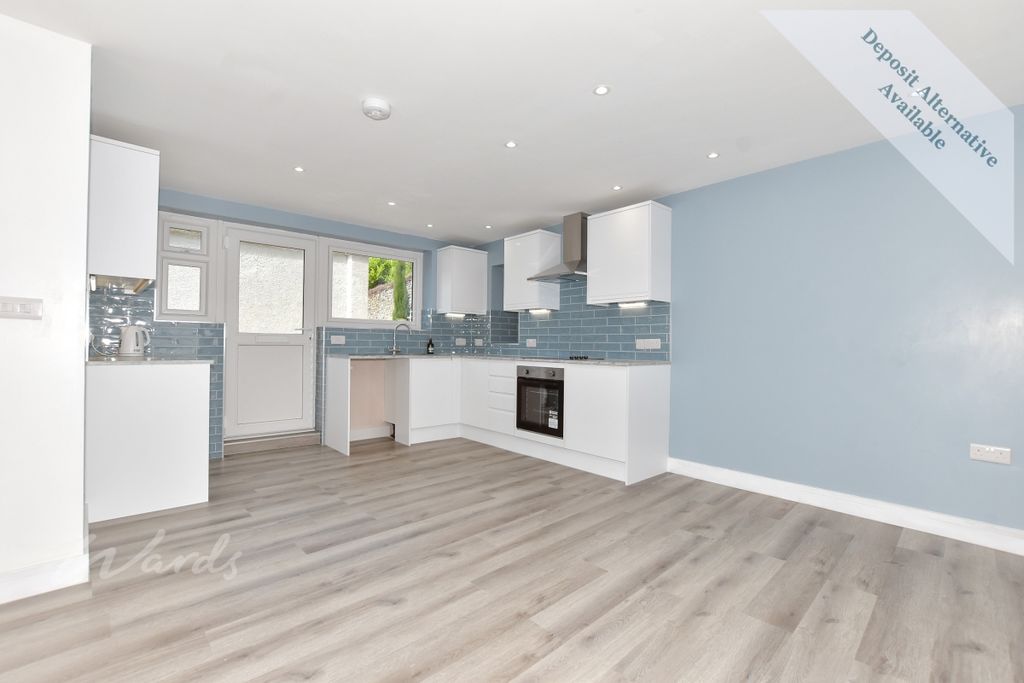 Property photo 2 of 8 Kitchen Lounge