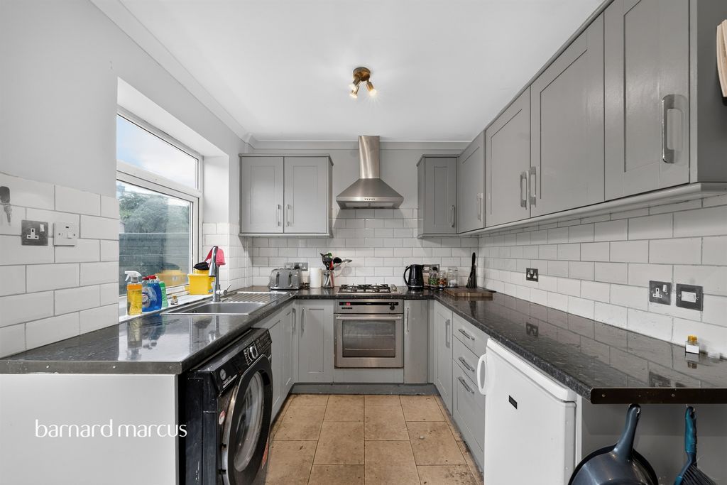 Property photo 2 of 16