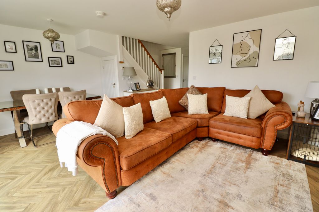 Property photo 3 of 18 Img_8004