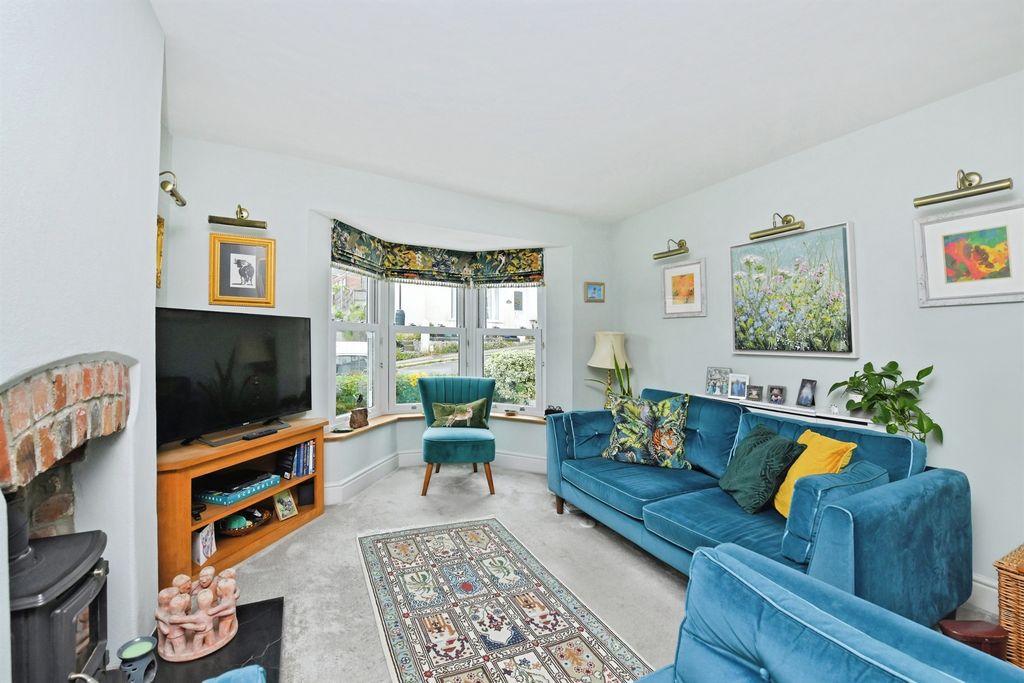 Property photo 2 of 17