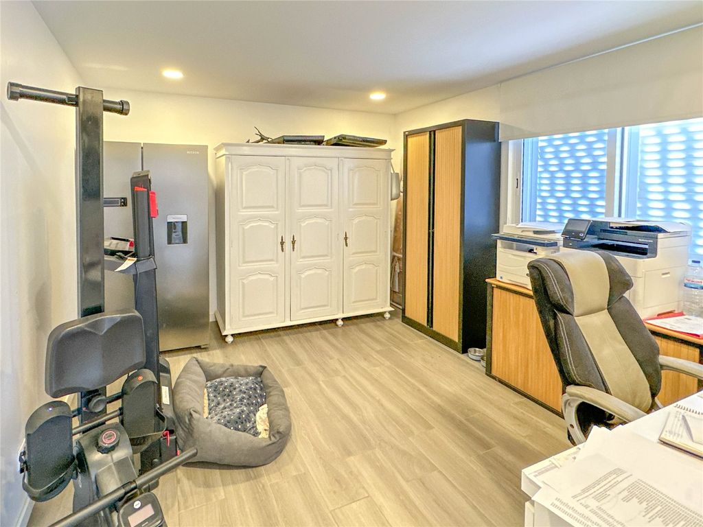 Property photo 3 of 15 Picture No. 01