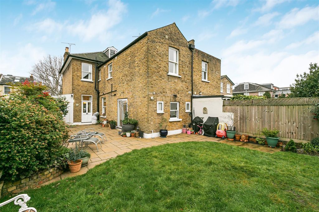 Property photo 2 of 24