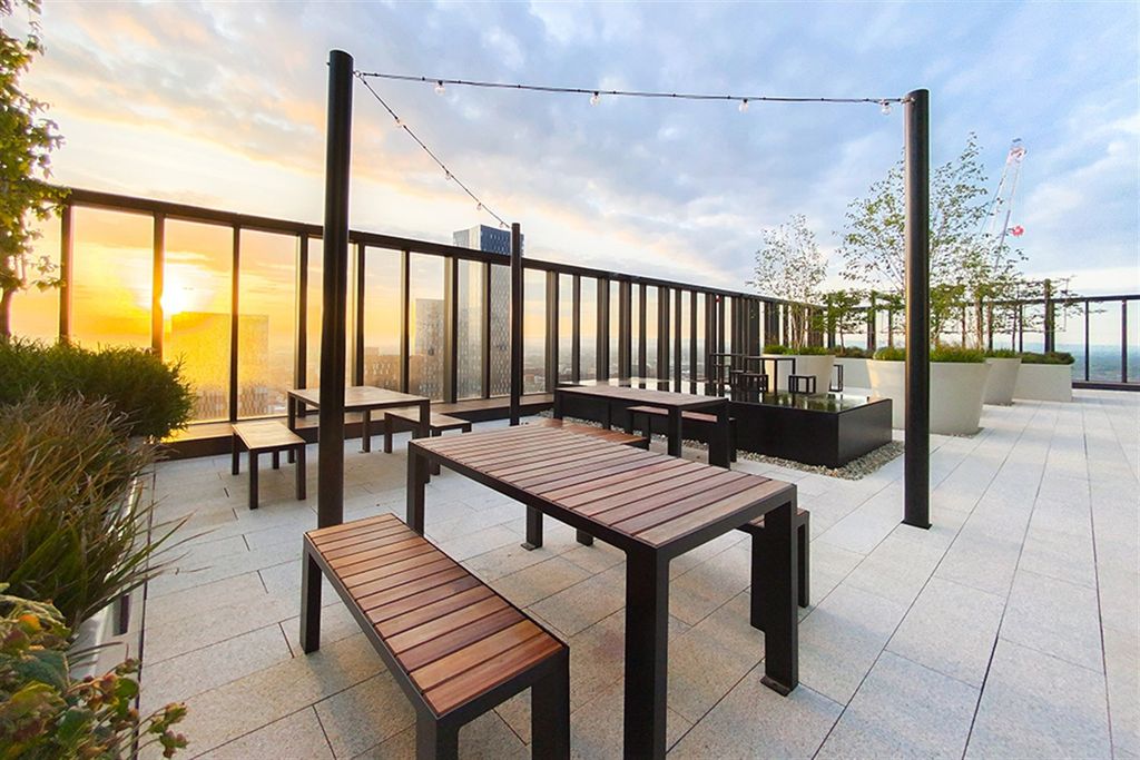 Property photo 2 of 13 (Main)