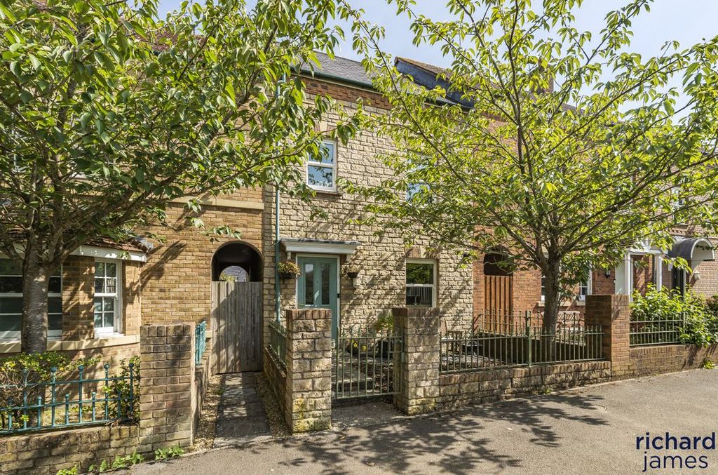 Property photo 1 of 11 9F0015ce-Caa4-42F...