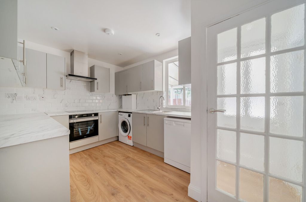 Property photo 2 of 14 Picture No. 30