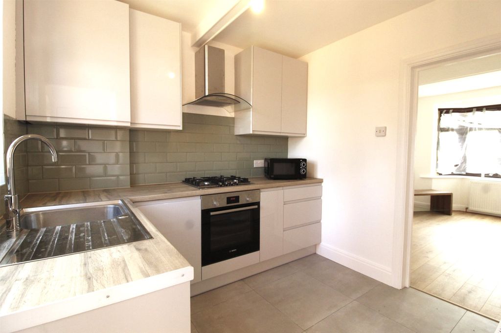 Property photo 2 of 11 Kitchen