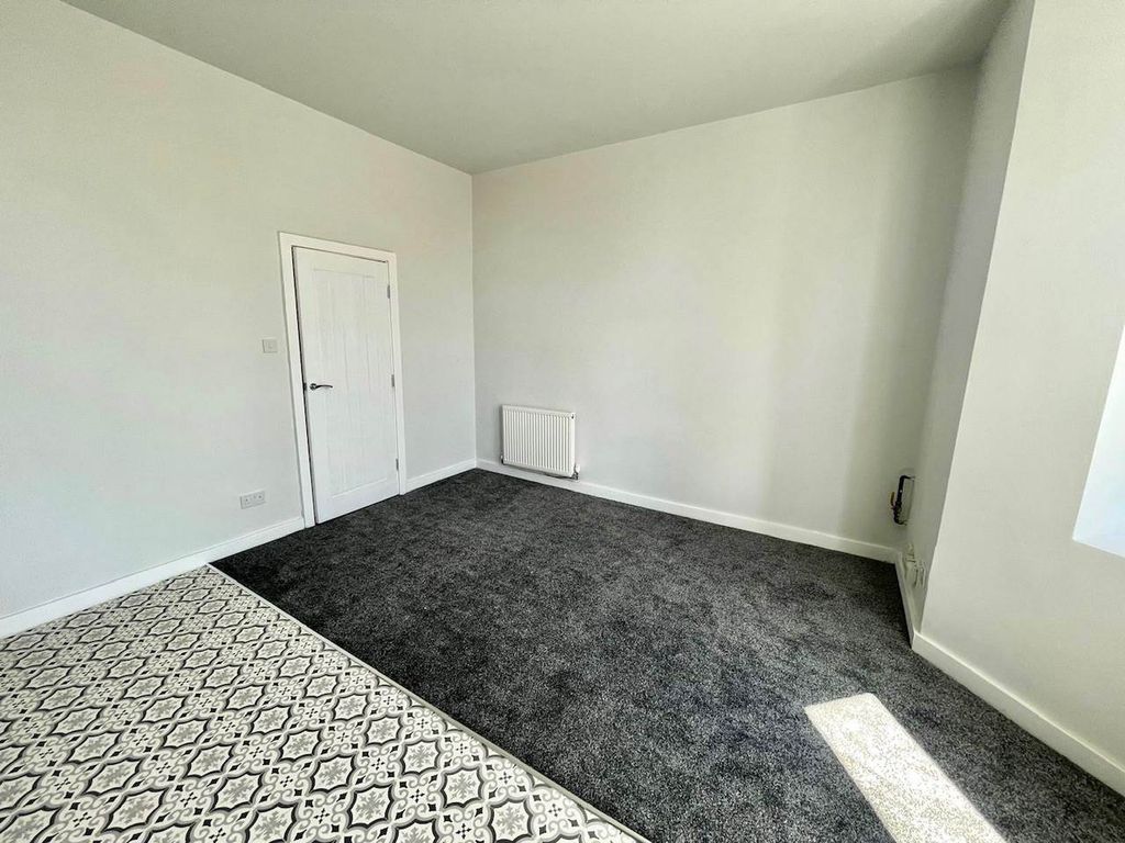 Property photo 3 of 12 Image6