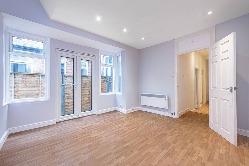 Property photo 3 of 7