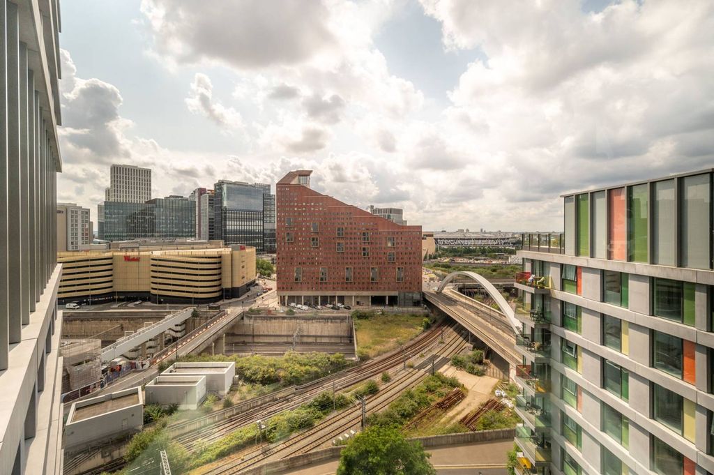 Property photo 1 of 33