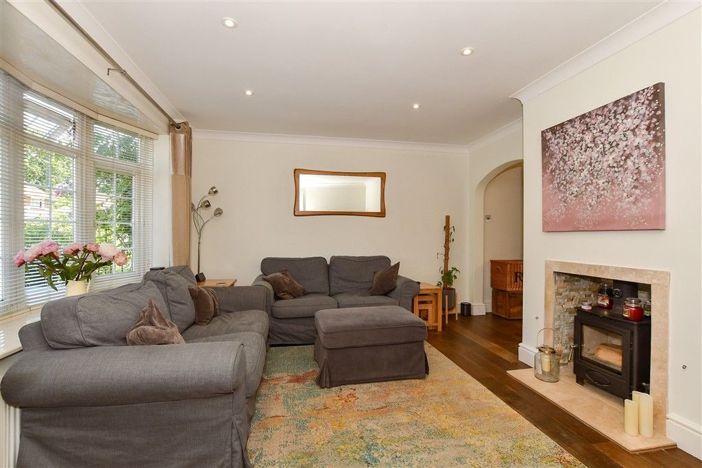 Property photo 3 of 14 Lounge