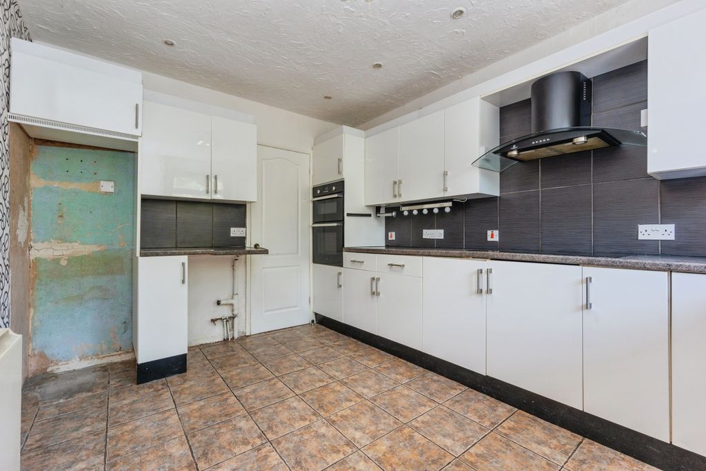 Property photo 3 of 35