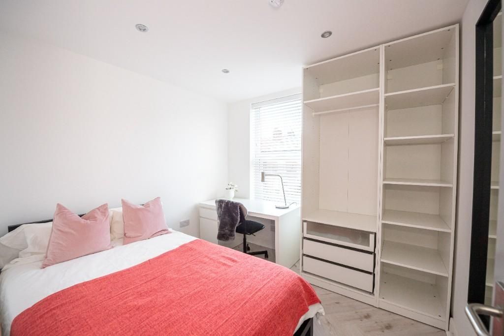 Property photo 2 of 15 A Bright And Clean Bedroom Featuring A Large Bed W...