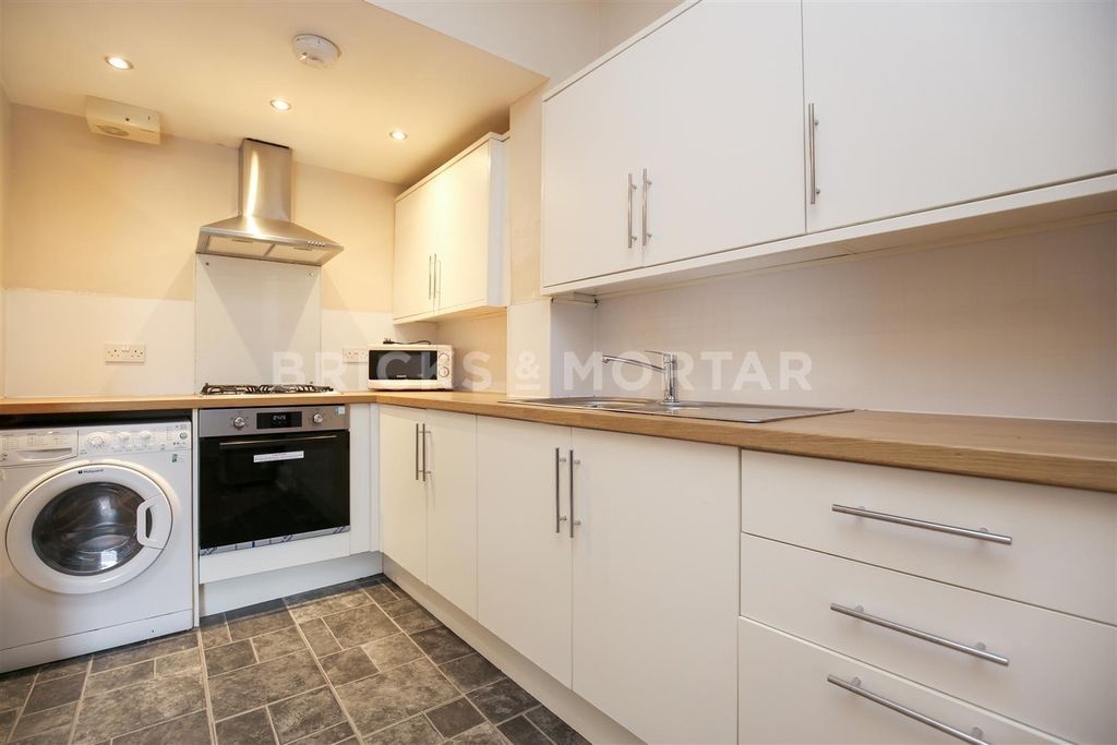 Property photo 2 of 8 Vnhnuyd-Bkccde3Vd2Qb8G.Jpg