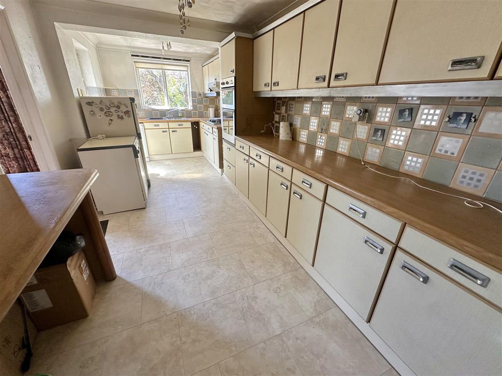 Property photo 2 of 14 Kitchen