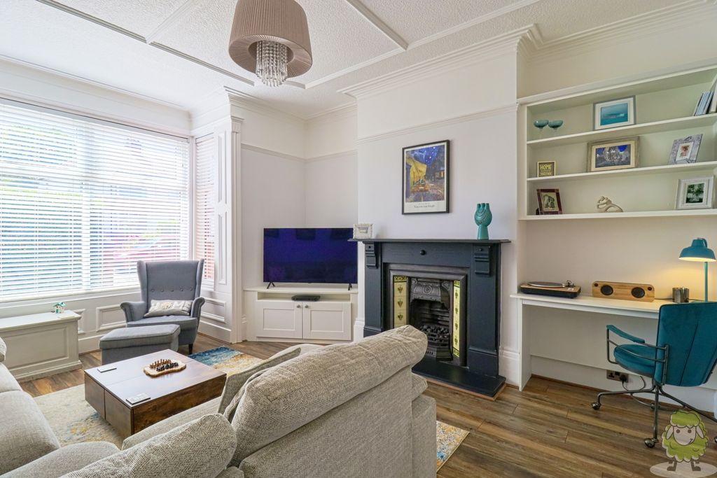 Property photo 1 of 17