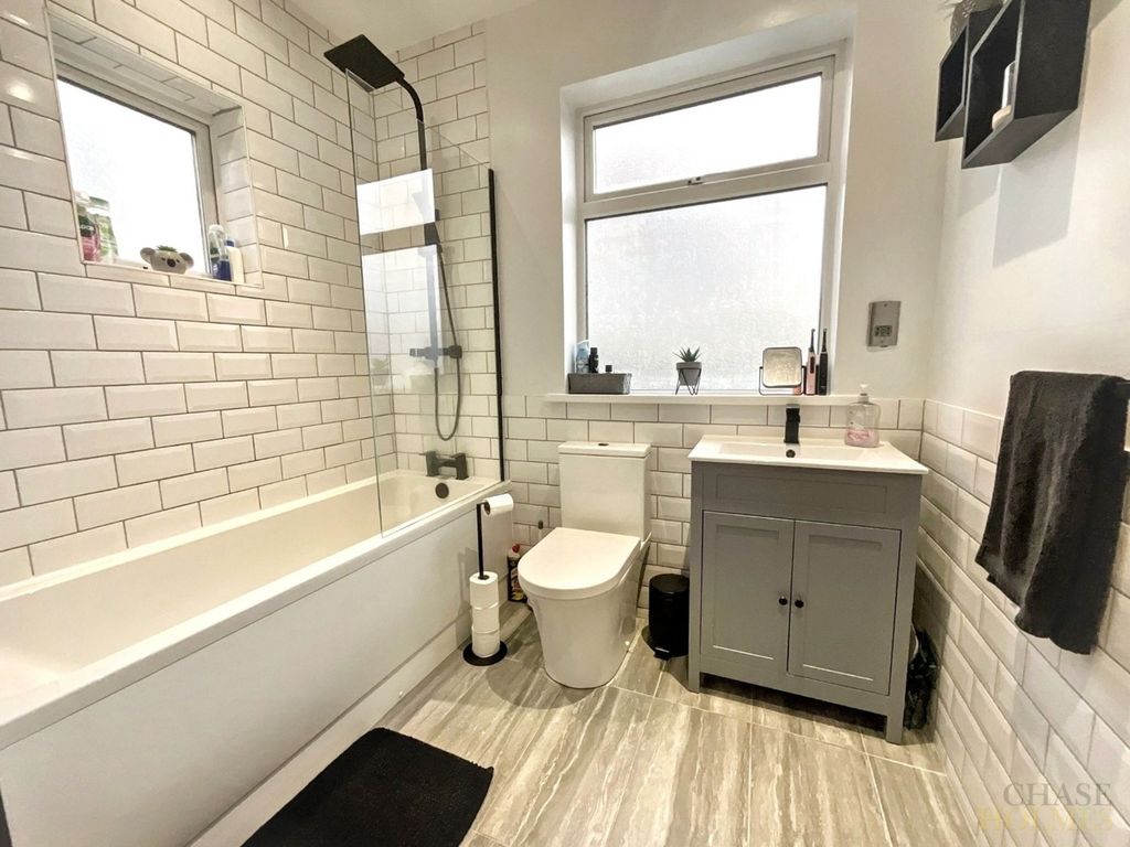 Property photo 3 of 20