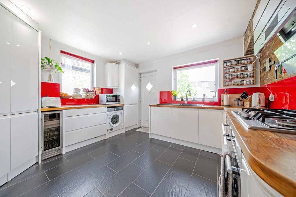 Property photo 3 of 11 Picture No. 14