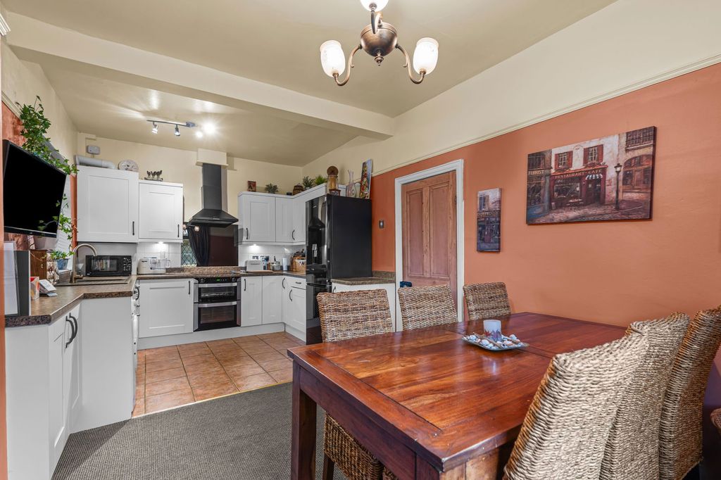 Property photo 2 of 27