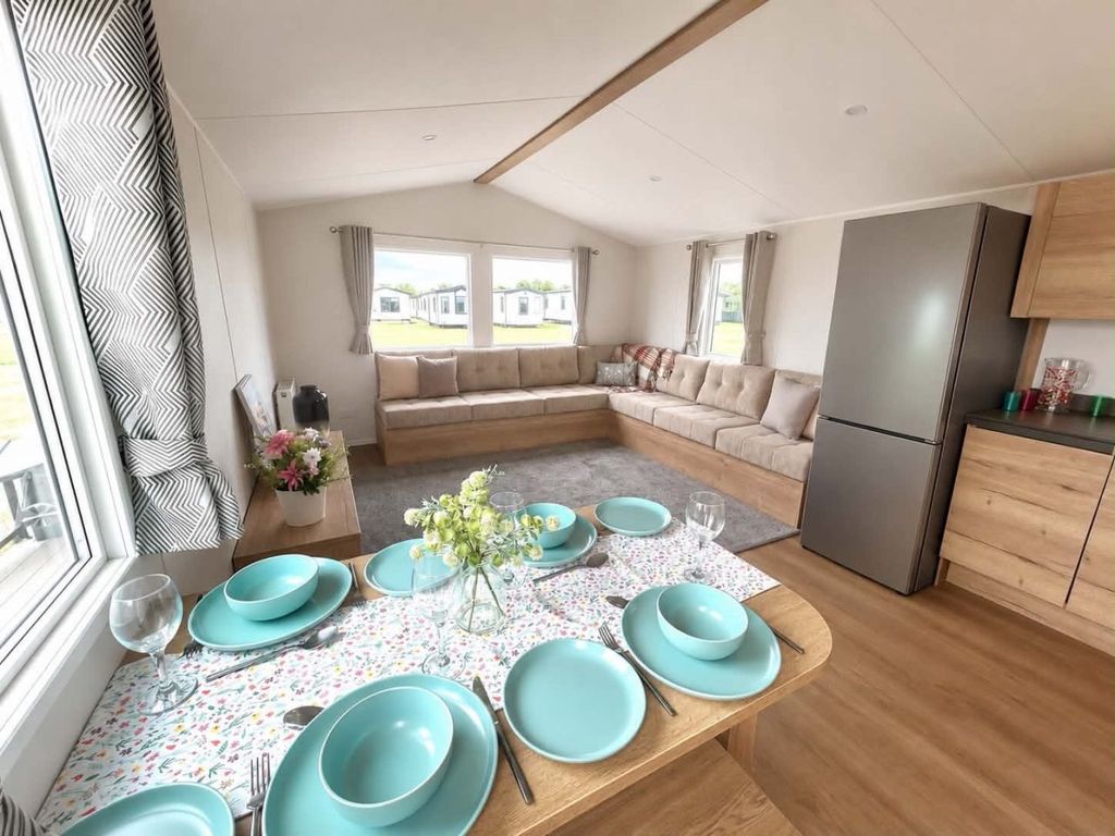 Property photo 3 of 7 Willerby Midhurst 2025 Car0063457 140280145.Jpeg