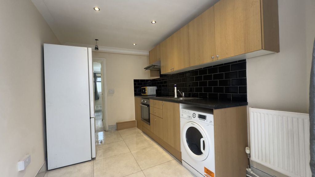 Property photo 3 of 6 Photo 2