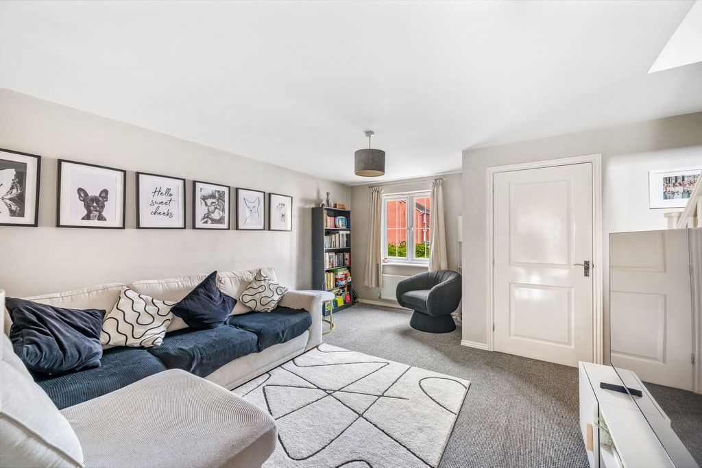 Property photo 2 of 11