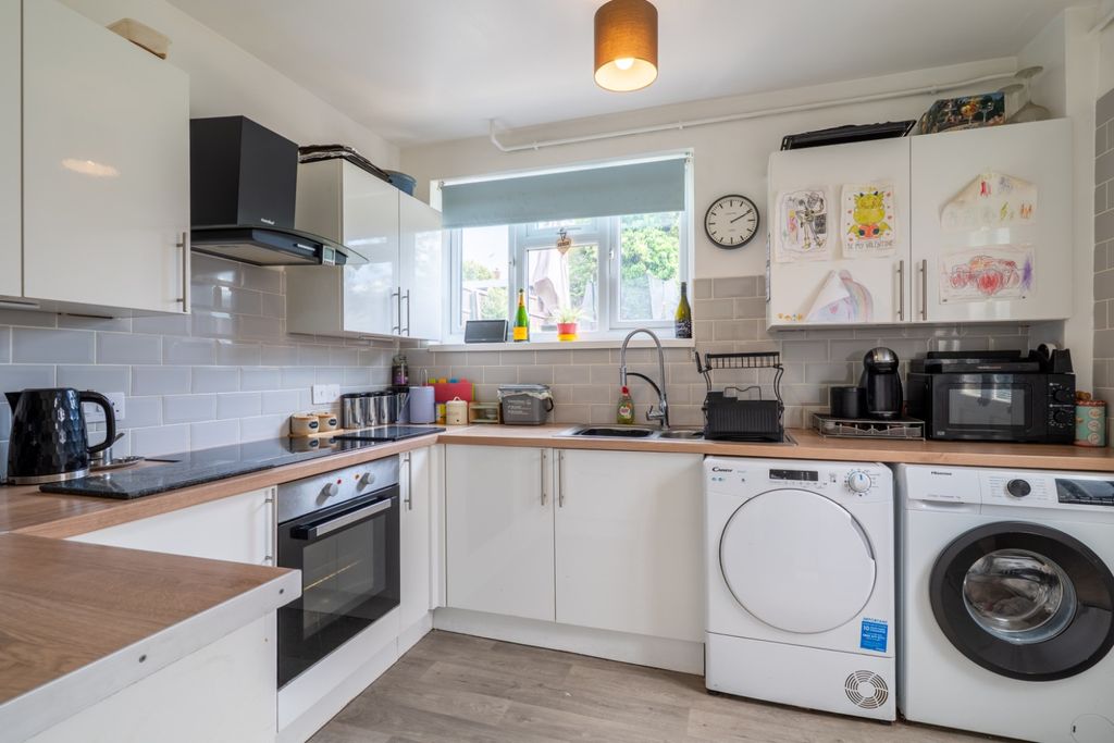 Property photo 2 of 12 5116793