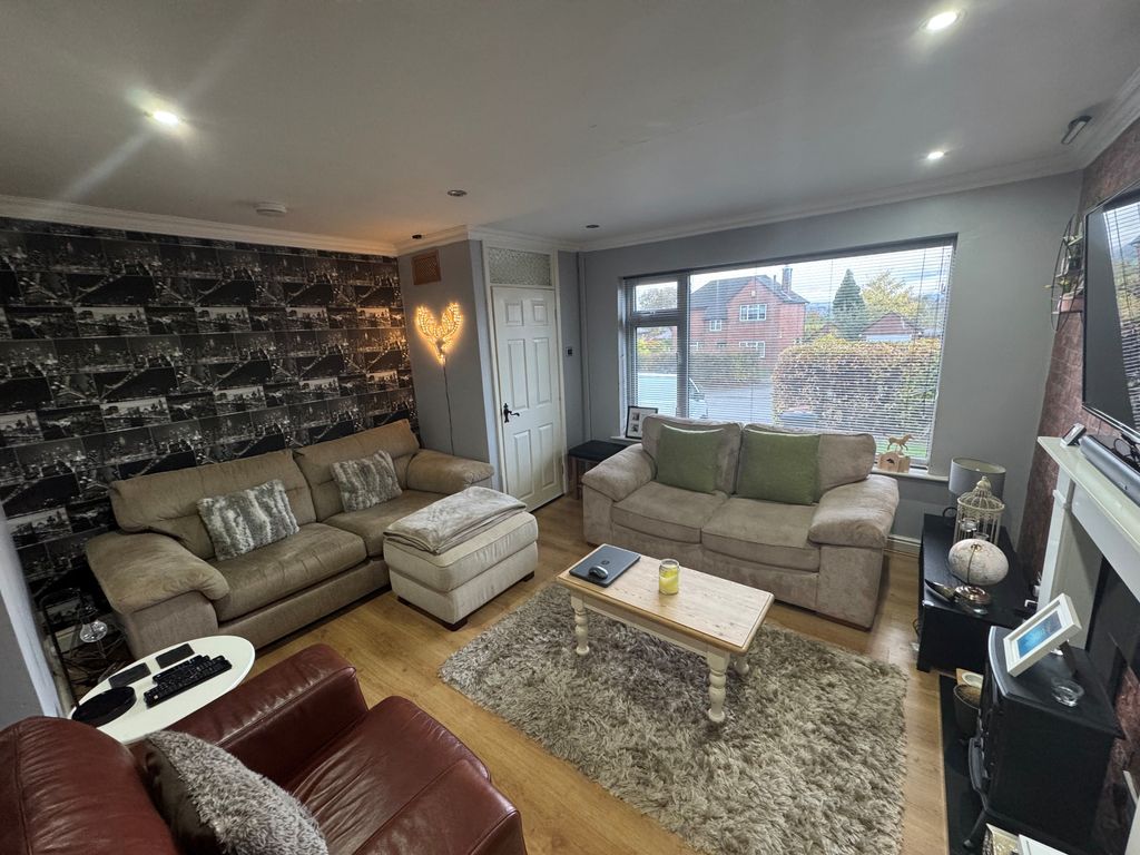 Property photo 2 of 11 Lounge