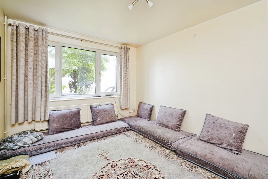 Property photo 3 of 13 Pbox-Img.Jpg
