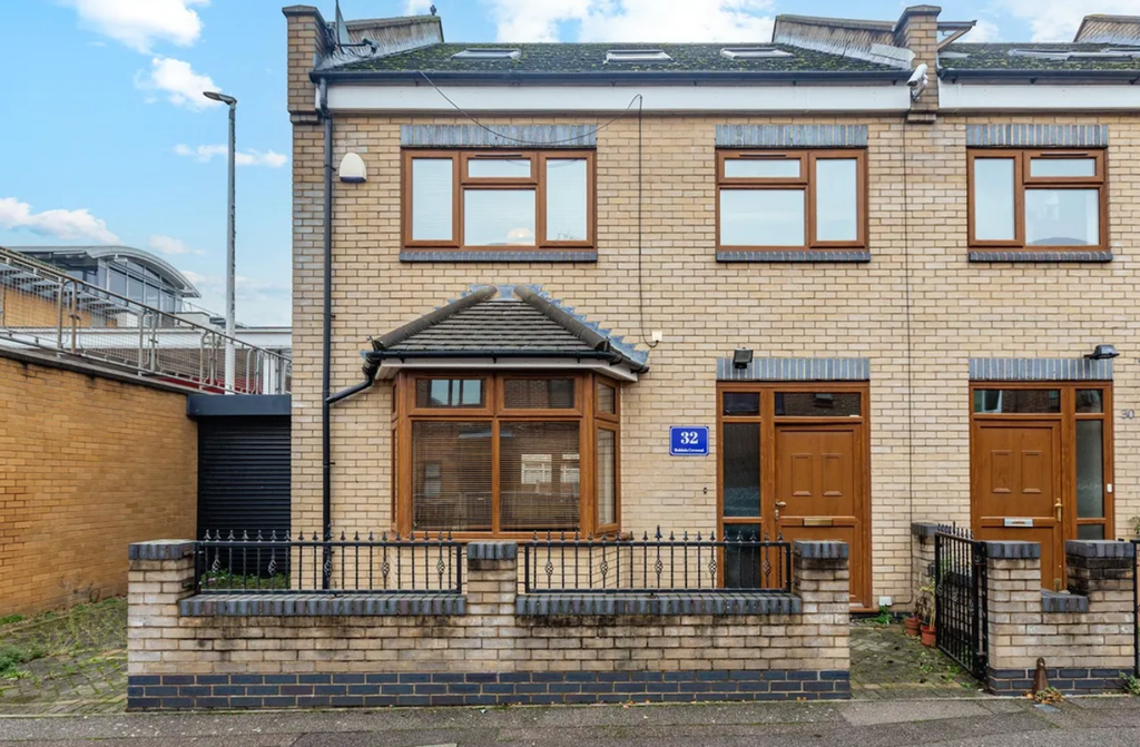 Property photo 1 of 11