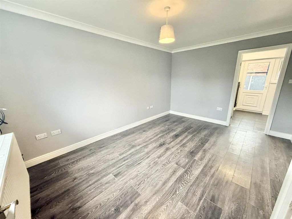 Property photo 2 of 11 98c8A6d6-842B-4d5B-A3A9-397983E0E311.Jpg
